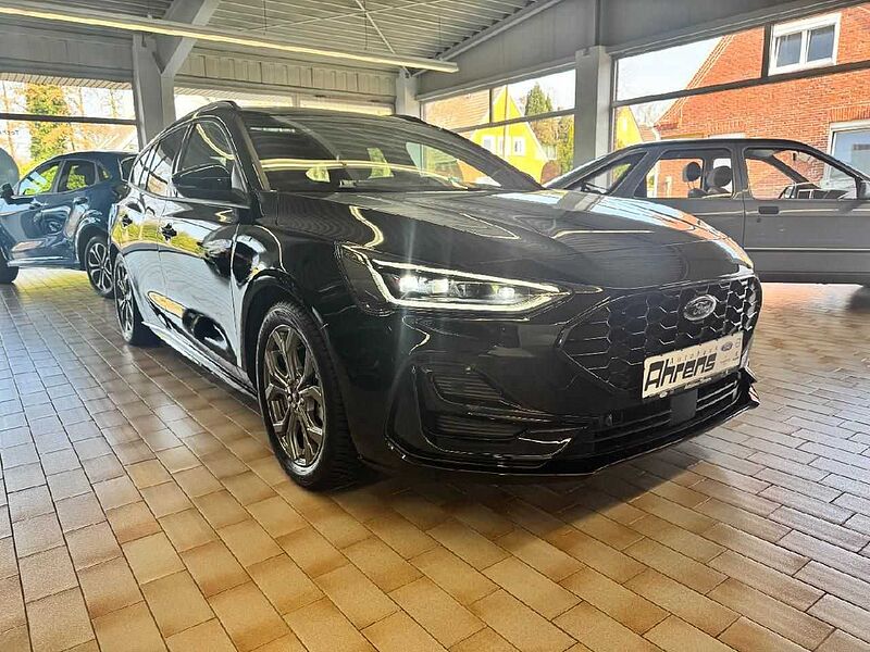 Ford Focus Turnier ST-Line X *AHK-PANO-GJR-LED*