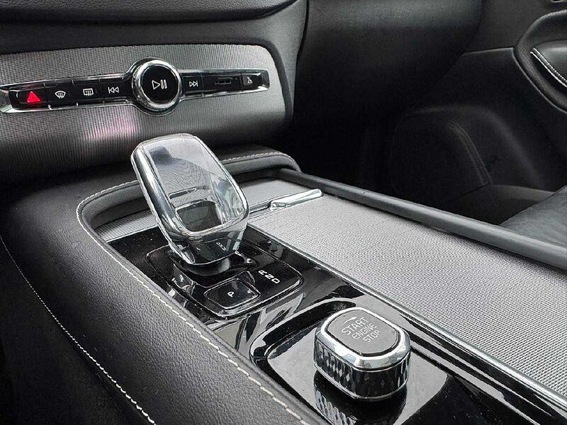 Volvo XC 90 Ultimate Dark Recharge Plug-In Hybrid AWD