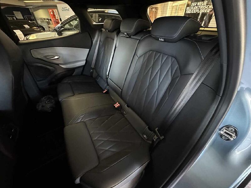 Ford Explorer Premium RWD