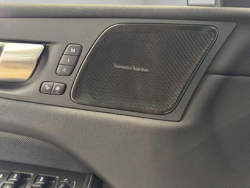 Volvo XC 60 Ultimate Dark Recharge Plug-In Hybrid AWD