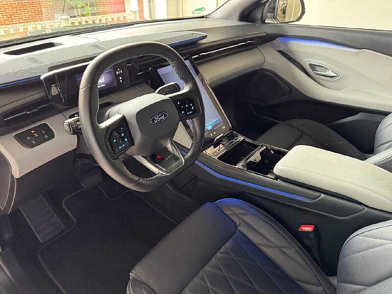 Ford Explorer Premium RWD