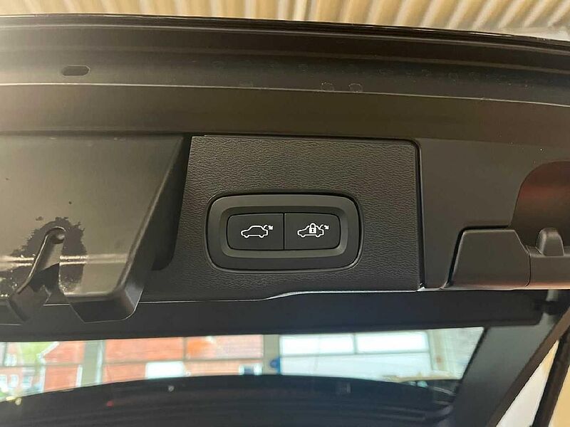 Volvo XC 60 Momentum Pro *360&deg;-GJR-eHeck*