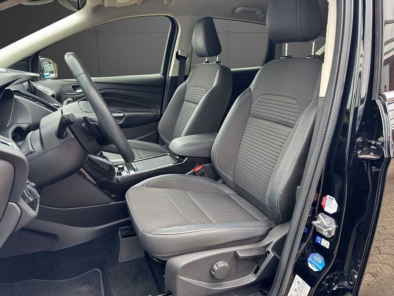 Ford Kuga Titanium *AHK-SHZ-eHeck-Kamera*