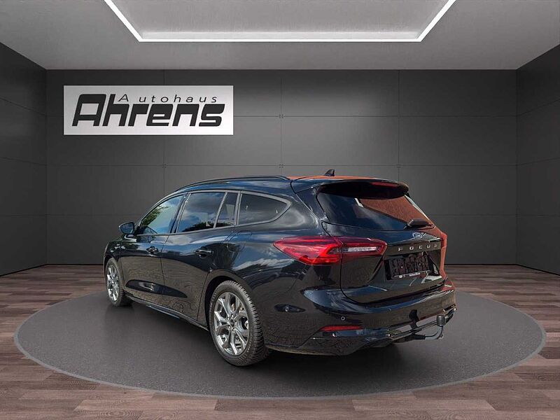 Ford Focus Turnier ST-Line X *AHK-GJR-HUD*