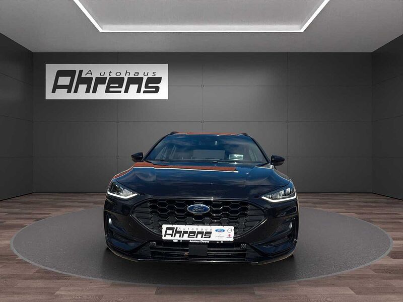 Ford Focus Turnier ST-Line X *AHK-GJR-HUD*