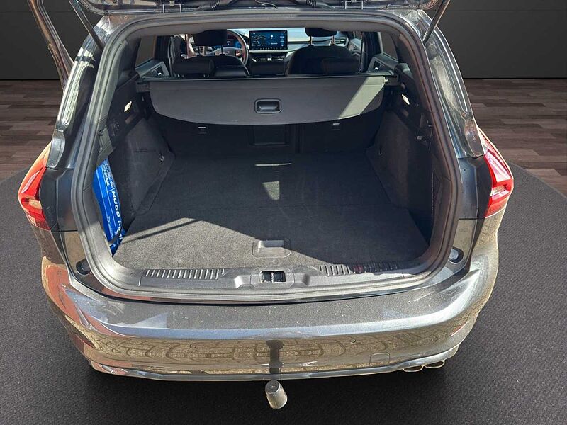 Ford Focus Turnier ST-Line X *AHK-GJR-HUD*