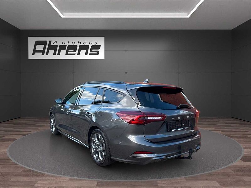 Ford Focus Turnier ST-Line X *AHK-GJR-HUD*