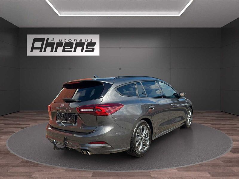 Ford Focus Turnier ST-Line X *AHK-GJR-HUD*