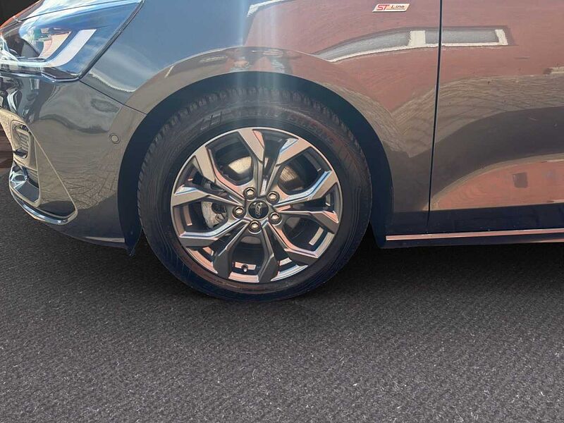 Ford Focus Turnier ST-Line X *AHK-GJR-HUD*