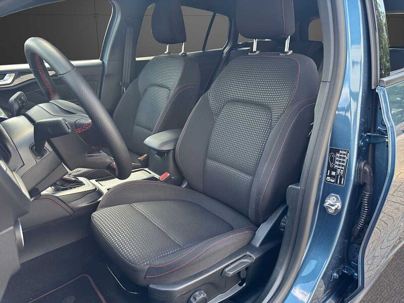 Ford Focus Turnier ST-Line X *AHK-GJR-HUD*