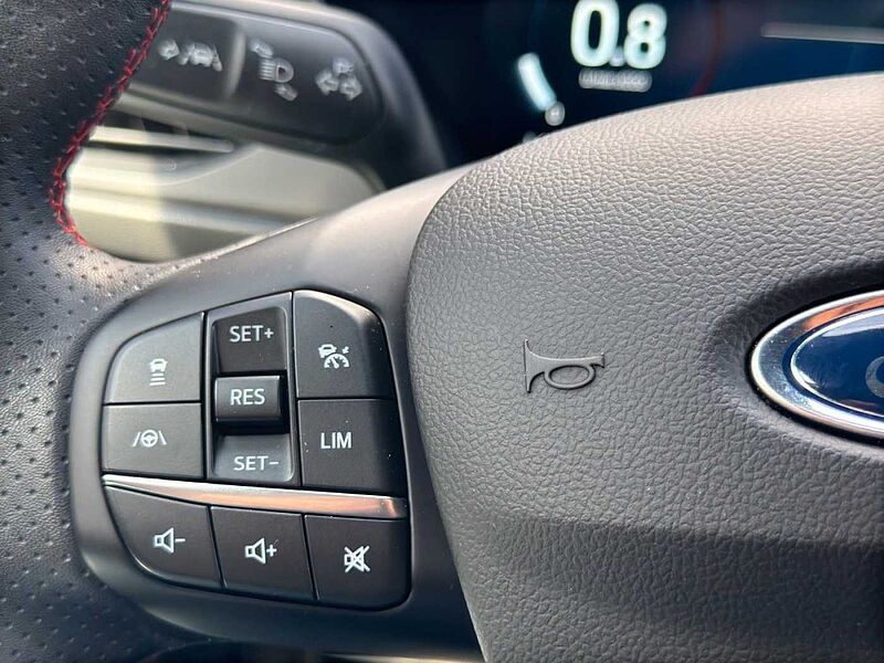 Ford Focus Turnier ST-Line X *AHK-GJR-HUD*