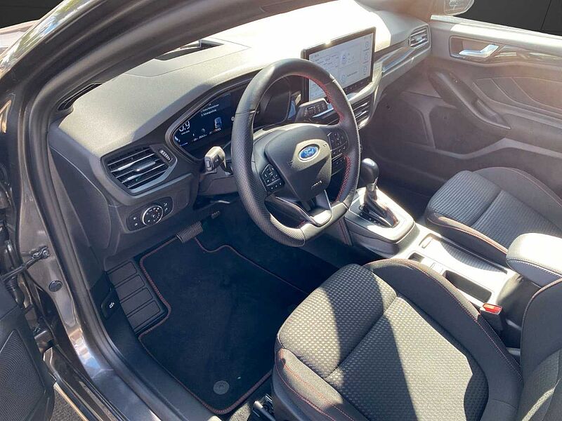 Ford Focus Turnier ST-Line X *AHK-GJR-HUD*