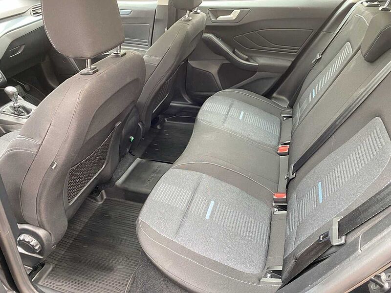 Ford Focus Lim. Active *AHK-Pano-SHZ-GRA*