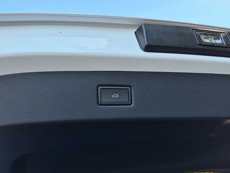 Ford Explorer Premium RWD