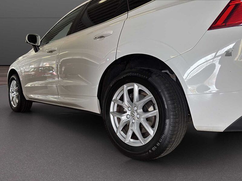 Volvo XC60 D4 Momentum *AHK-eHeck-SHZ-LED*
