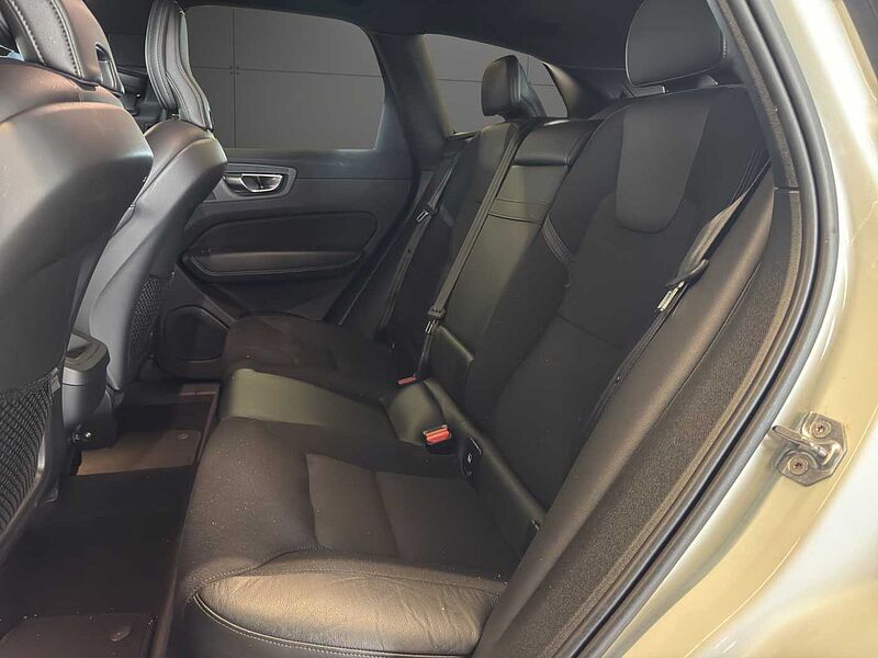 Volvo XC60 D4 Momentum *AHK-eHeck-SHZ-LED*