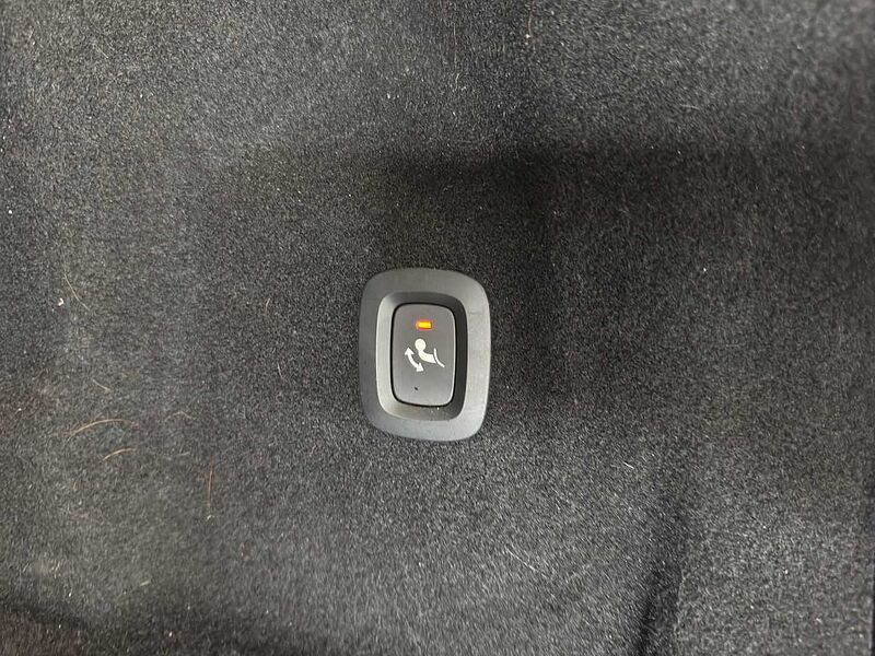 Volvo XC60 D4 Momentum *AHK-eHeck-SHZ-LED*