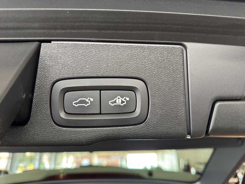 Volvo XC60 D4 Momentum *AHK-eHeck-SHZ-LED*